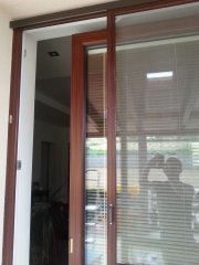 Posuvná dverná sieť