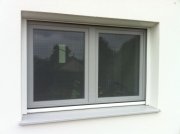 Okno + roleta podomietku + sieťka rolovacia v rolete